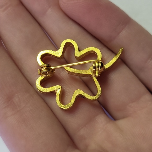 Negative Space Flower Pin - Picture 4 of 4